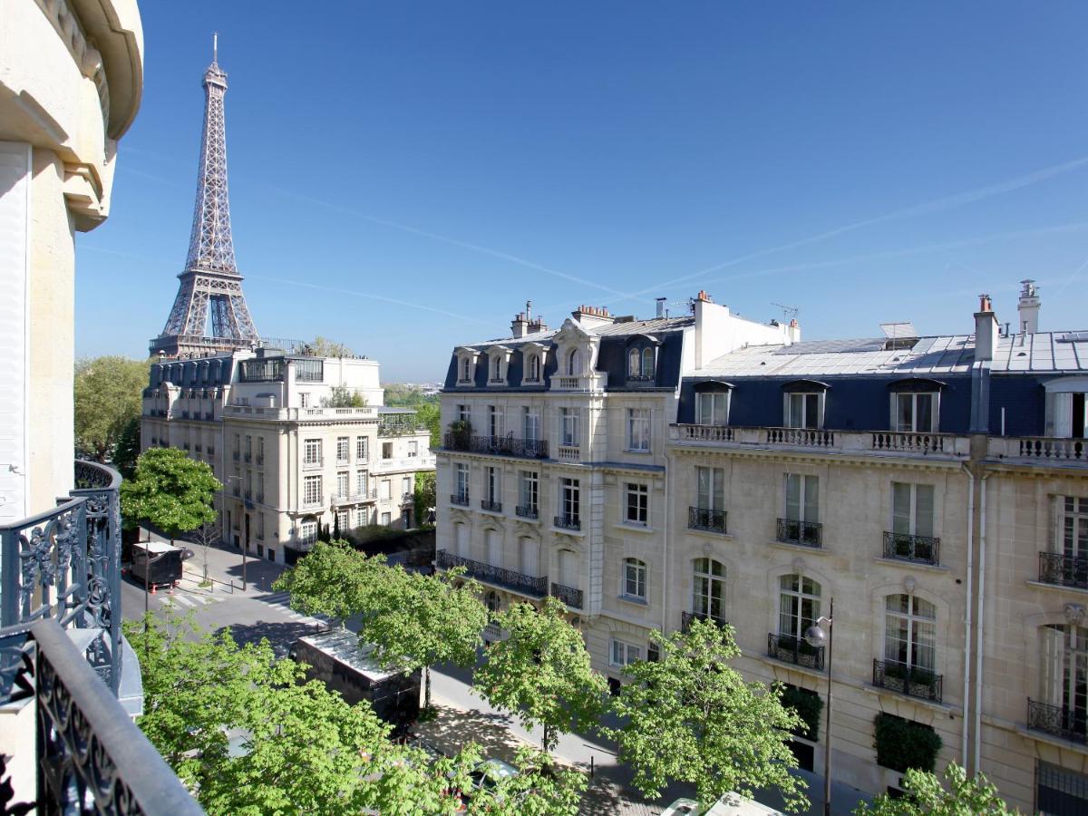 Outstanding 2 Bedrooms With A Terrific Eiffel Tower View * Parijs