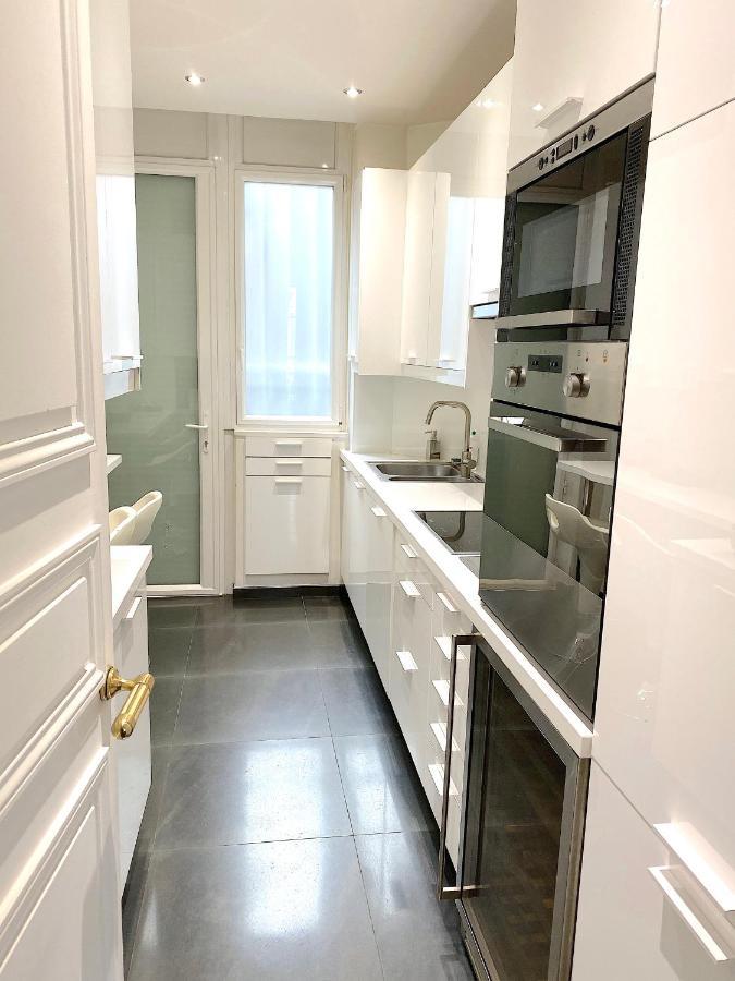 Appartement Outstanding 2 Bedrooms With A Terrific Eiffel Tower View Parijs