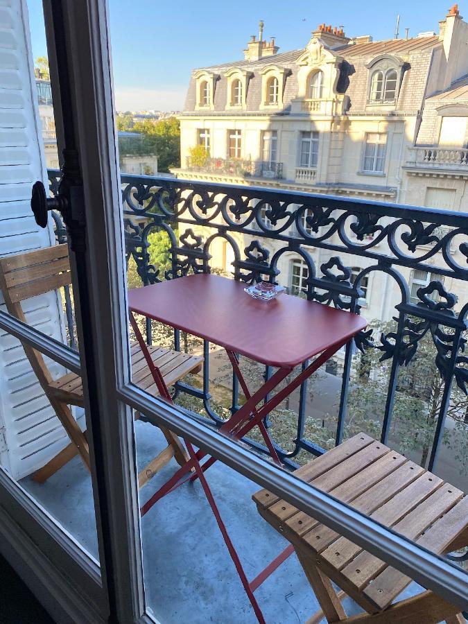 Outstanding 2 Bedrooms With A Terrific Eiffel Tower View Appartement