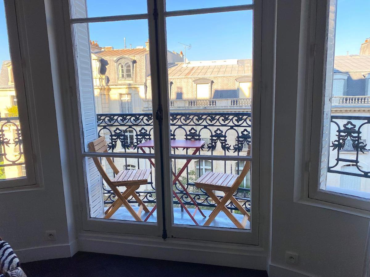 Outstanding 2 Bedrooms With A Terrific Eiffel Tower View * Parijs